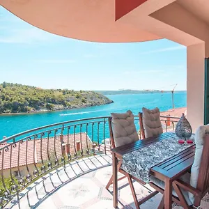 Apartment Mali Dvor Novigrad, Novigrad (Dalmatia)