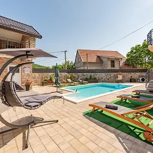 Apartment Toni, Gracac (Zadar)